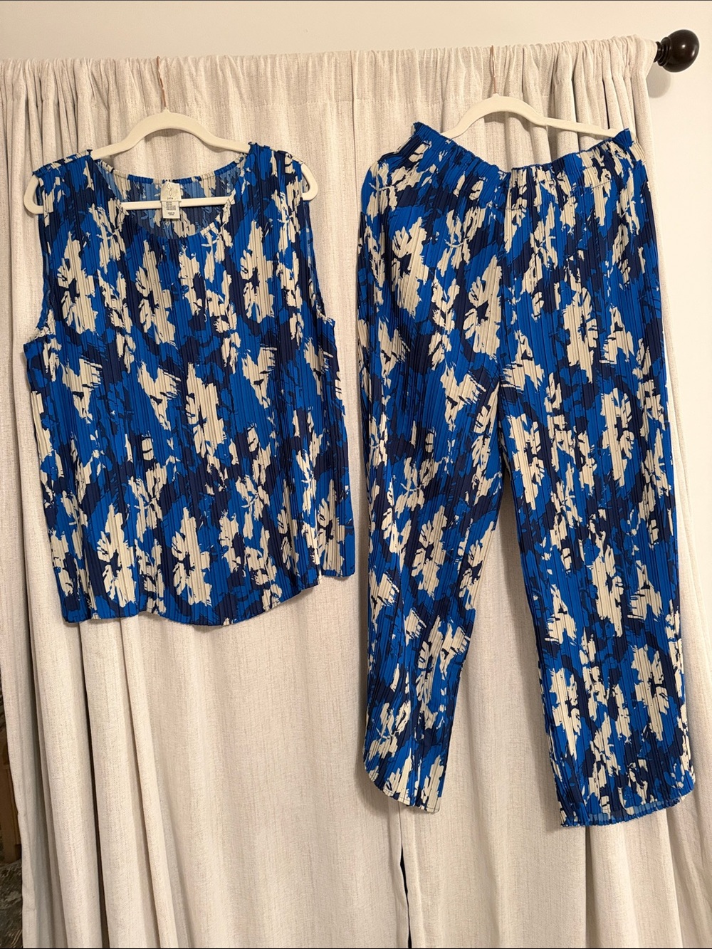 Women’s Blue Floral Pleated Pants & Top Set (3X Top/1X Bottom)